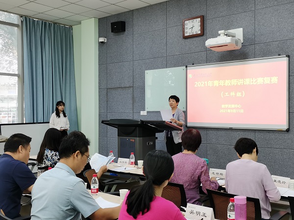 工科组比赛现场.jpg